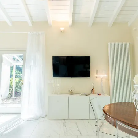 Vittoria - Lusso Con Piscina, Tennis, Jacuzzi E Palestra