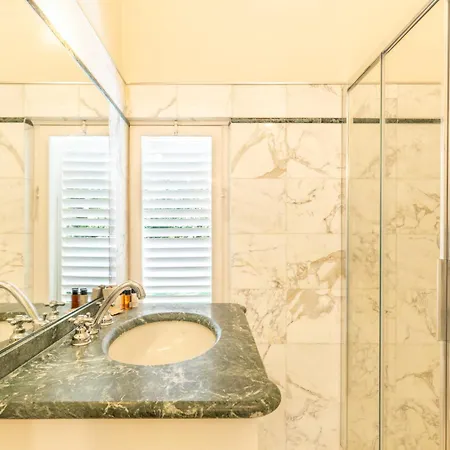 Vittoria - Lusso Con Piscina, Tennis, Jacuzzi E Palestra Λούκα