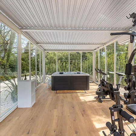 Villa Vittoria - Lusso Con Piscina, Tennis, Jacuzzi E Palestra