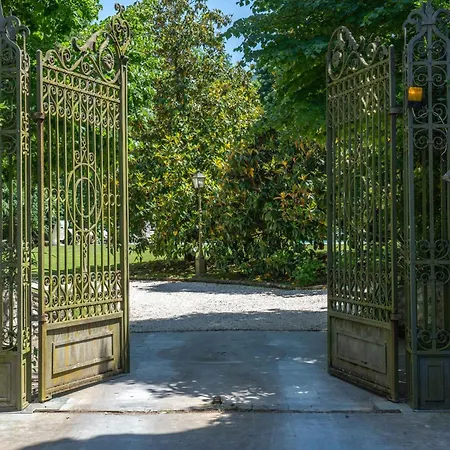 Vittoria - Lusso Con Piscina, Tennis, Jacuzzi E Palestra * Lucca