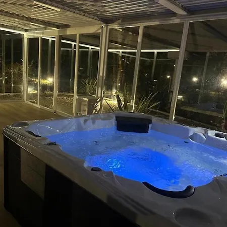 Vittoria ,tennis Court, Pool , Jacuzzi & Gym Villa