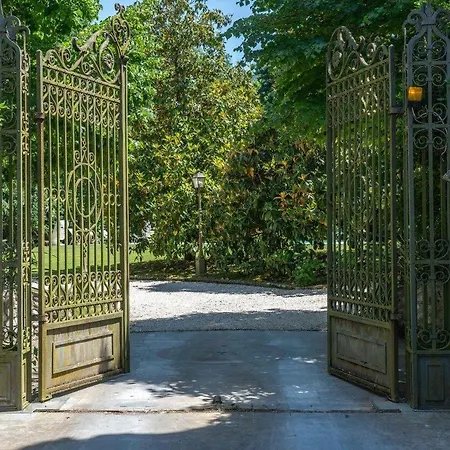 Vittoria ,tennis Court, Pool , Jacuzzi & Gym Villa *